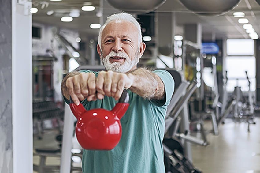 Las pesas y sus beneficios para los adultos mayores