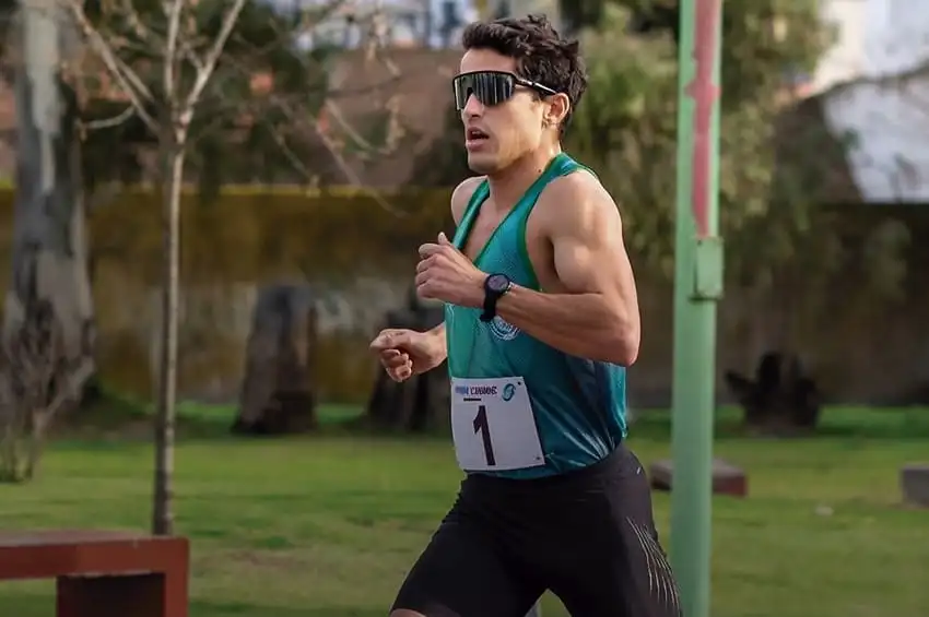 Manuel Córsico, el atleta que hace camino al andar