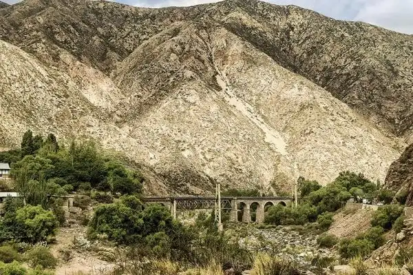 Cacheuta, un lugar para disfrutarde aguas termales cordilleranas