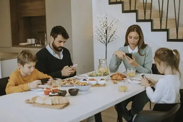 Cuando el teléfono nos hace perder la libertad